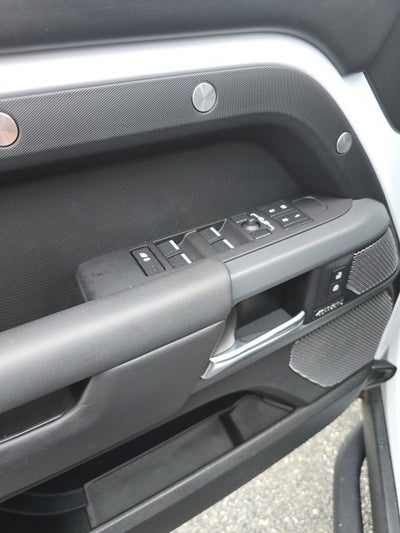 2023 Land Rover Defender 110 X-Dynamic SE