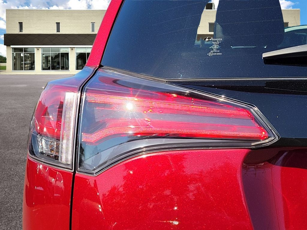 2018 Toyota RAV4 Hybrid SE