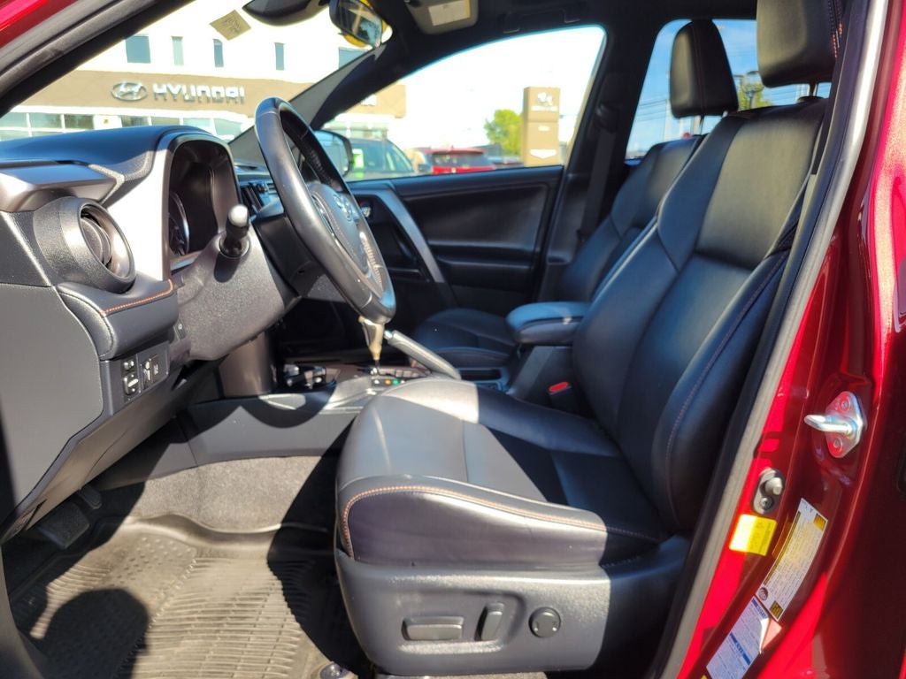 2018 Toyota RAV4 Hybrid SE